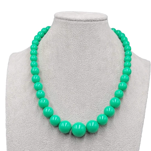 Vintage Graduated Green Bead Necklace Estate Costume Jewelry 18"