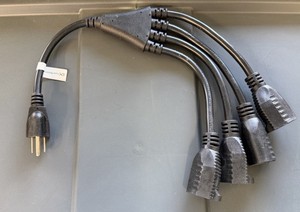 Cable Matters 1 to 4 Outlet Power Splitter Cord 1.5 Feet *USED*