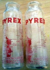 LOT Collection 2 anciens Biberons lait Bébé verre PYREX année 1965