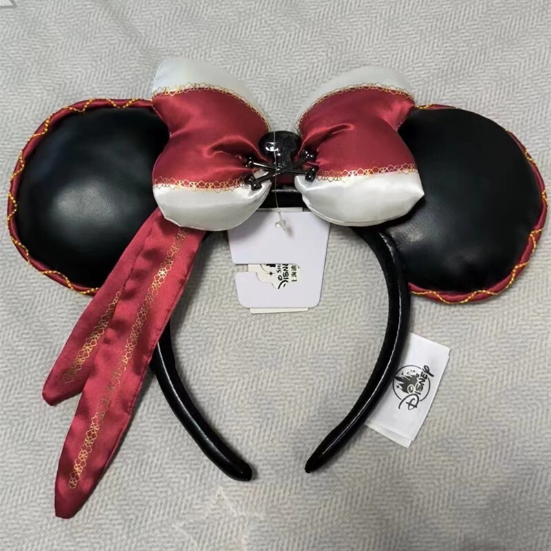 Shanghai Disney park Red Pirates Of The Caribbean Minnie 
