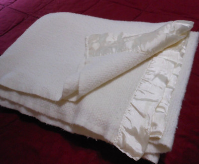 Vintage WHITE Thermal Twin Blanket w/Satin Binding 100% Acrylic 82