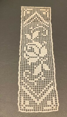 BEAR THREADS #9999 - IVORY BOOKMARK - 2''W X 6 1/2'' L 