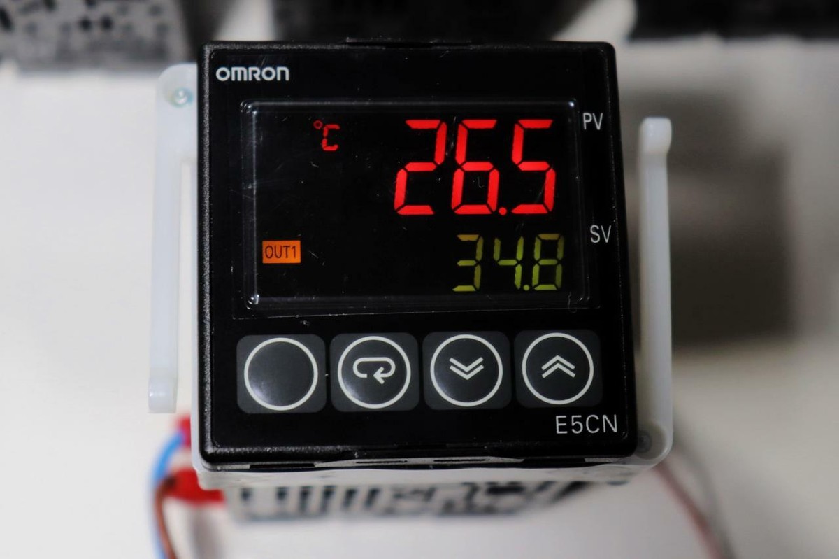 OMRON E5CN-Q2HH03T-FLK Multi Input Digital Temperature OMRON E5CN-Q2HH03T-FLK Multi Input Digital Temperature