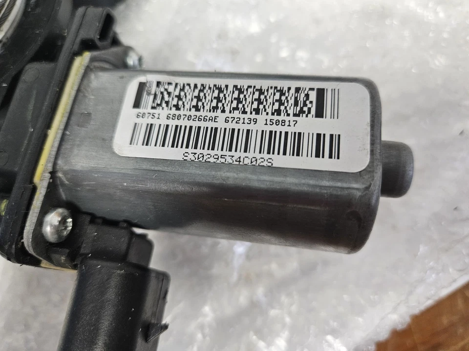 Front Passenger Side Window Regulator Assembly w/ Motor Fits 2012-2017 Fiat 500 - Image 4 of 4