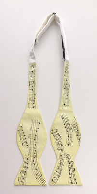 Vintage CHRISTINA GASCOIGNE Seidenfliege selbstbindend hellgelb Musik Stab Design