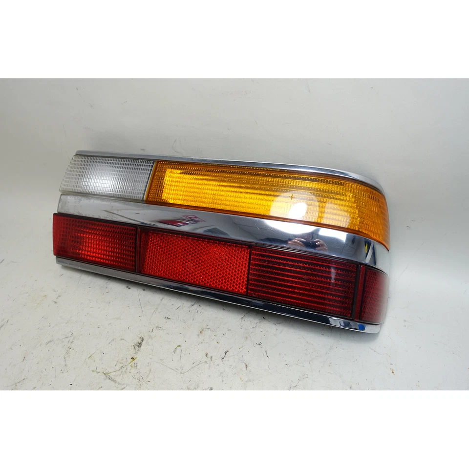 Damaged 1982-1988 BMW E28 5-Series Factory Right Rear Tail Light Lamp OEM - Image 2 of 4