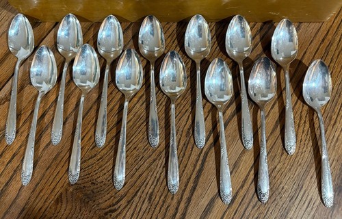 Oneida Flatware, Lot of 63 - Picture 11 of 17