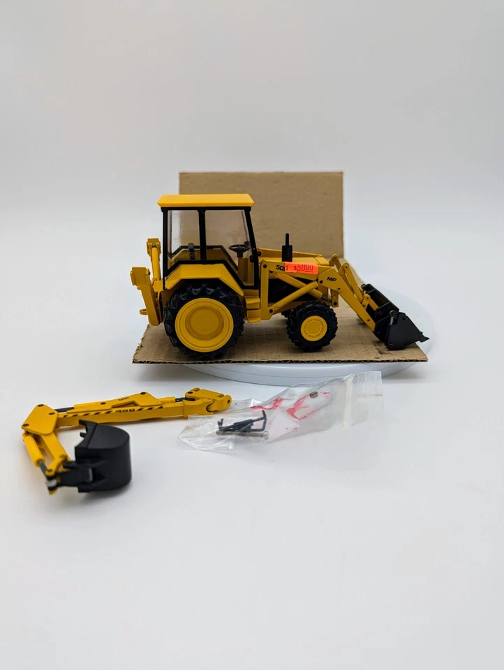 1/35 Conrad Massey Ferguson MF 50H Tractor Backhoe Loader - Image 3 of 4