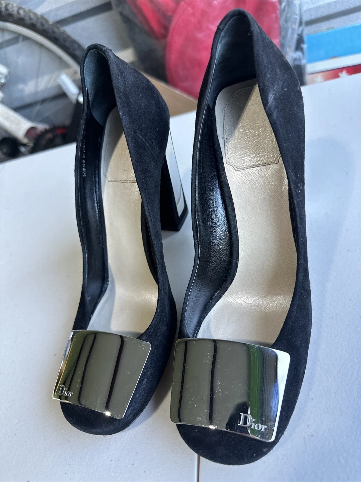 Christian Dior plaque métal talon bloc daim taille 37 US 6,5 (C)