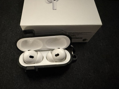 Apple AirPods Pro 2nd Generation - White - Barely Used w/ Case