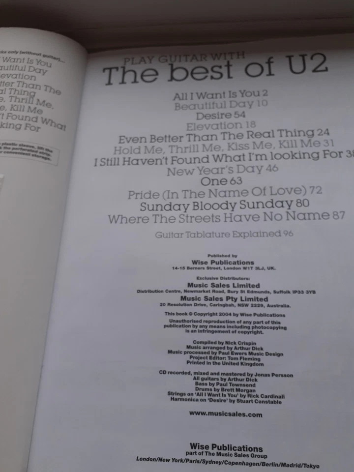 PLAY GUITAR WITH U2 (1992-2000) WITH SOUNDALIKE BACKING TRACKS & DEMOS CD - Image 3 of 4