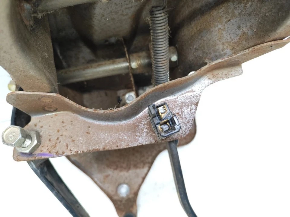 Mazda B Series B2200 Diesel UF 2.2D 48kW 1989 Pedals Set Kit - Image 4 of 4