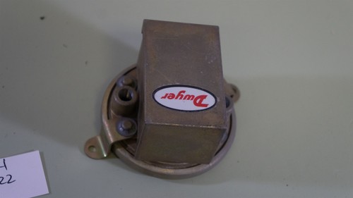 Dwyer 1910-1 Pressure Switch - 45 in W.C. Max Pressure - 10 PSI - Picture 4 of 5