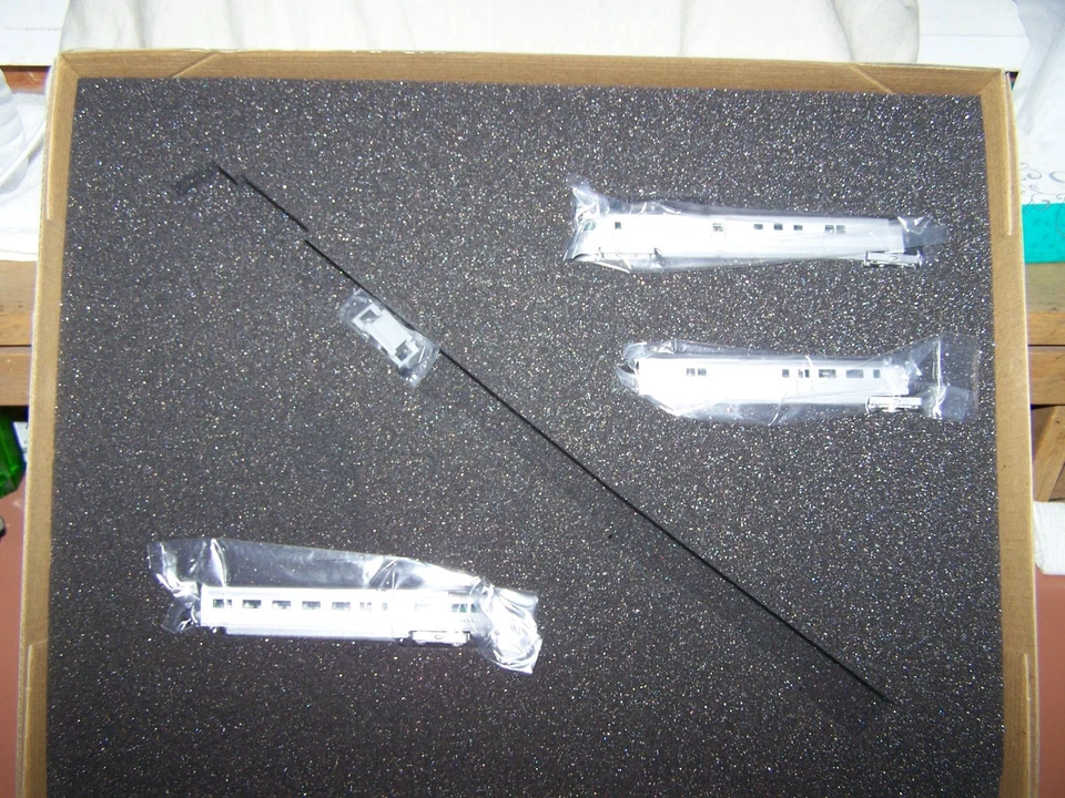 Con-Cor #001-8731 N-Scale Pioneer Zephyr CB&Q(DC) - Image 2 of 4