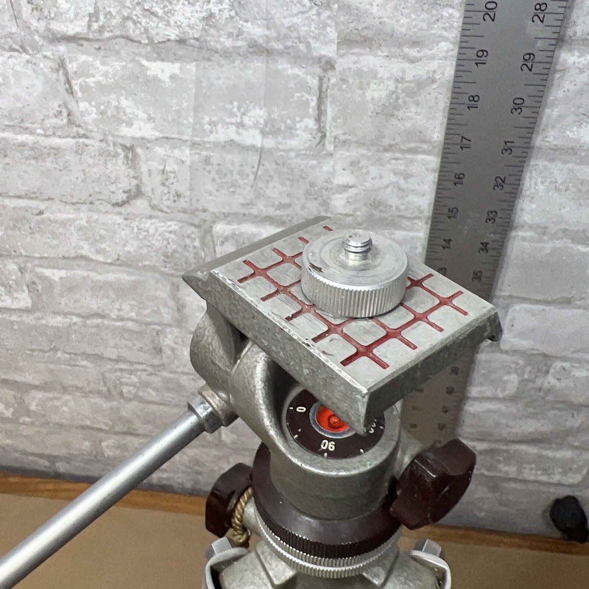 Lot - AN EARLY ZEISS ICON MADE IN GERMANY TELESCOPIC TRIPOD IN A