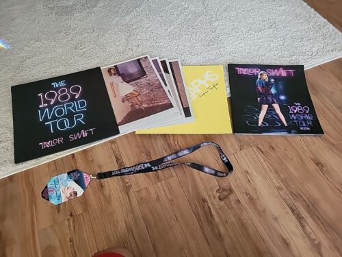 LOT Taylor Swift 1989 World Tour Buch/Lithographien/und VIP Schlüsselband weiblicher Pop - Bild 18 von 22