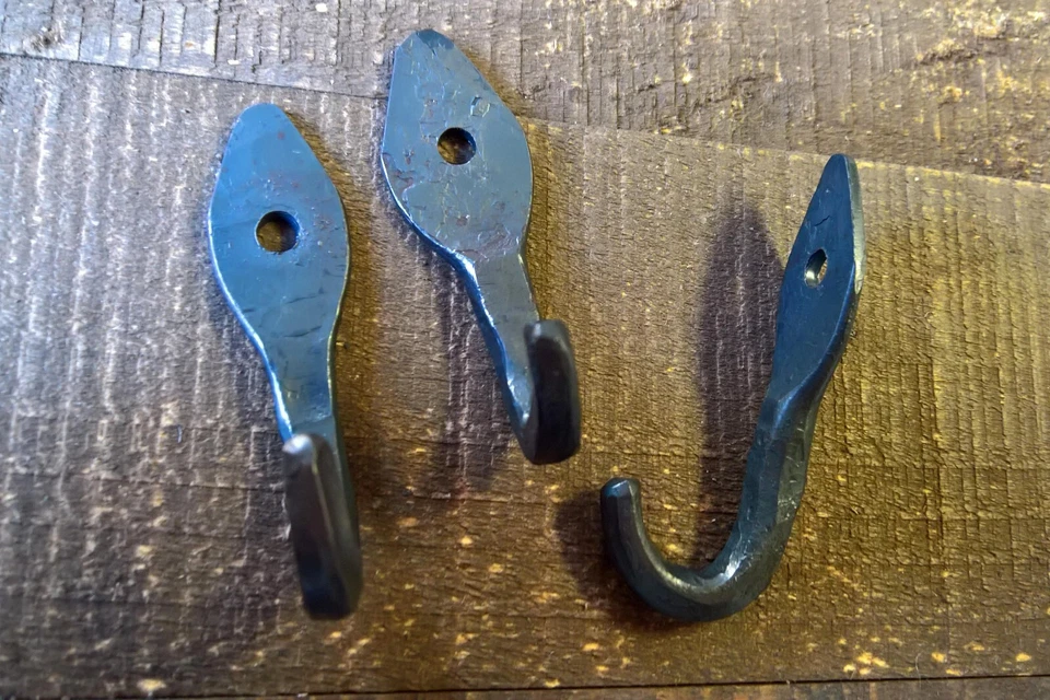 Gancho de pared forjado a mano, ganchos de abrigo de metal, ganchos de bata de acero de hierro forjado rústico Foto 2 de 4