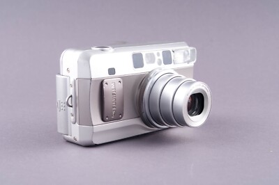 Fujifilm Zoom Date 135V 35mm Point & Shoot Film Camera 74101140712