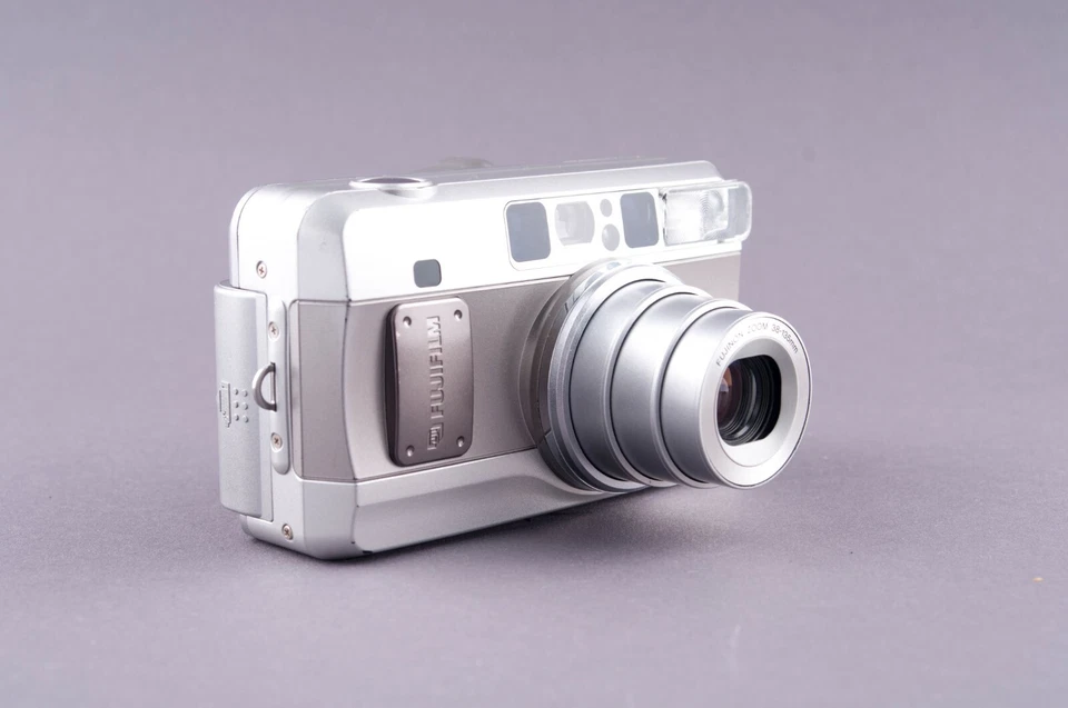 Fujifilm Zoom Date 135V 35mm Point & Shoot Film Camera - Image 4 of 4