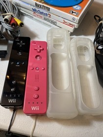 Nintendo Wii Bundle, 2 Controllers Nun Chucks 5 Games Wii Sports