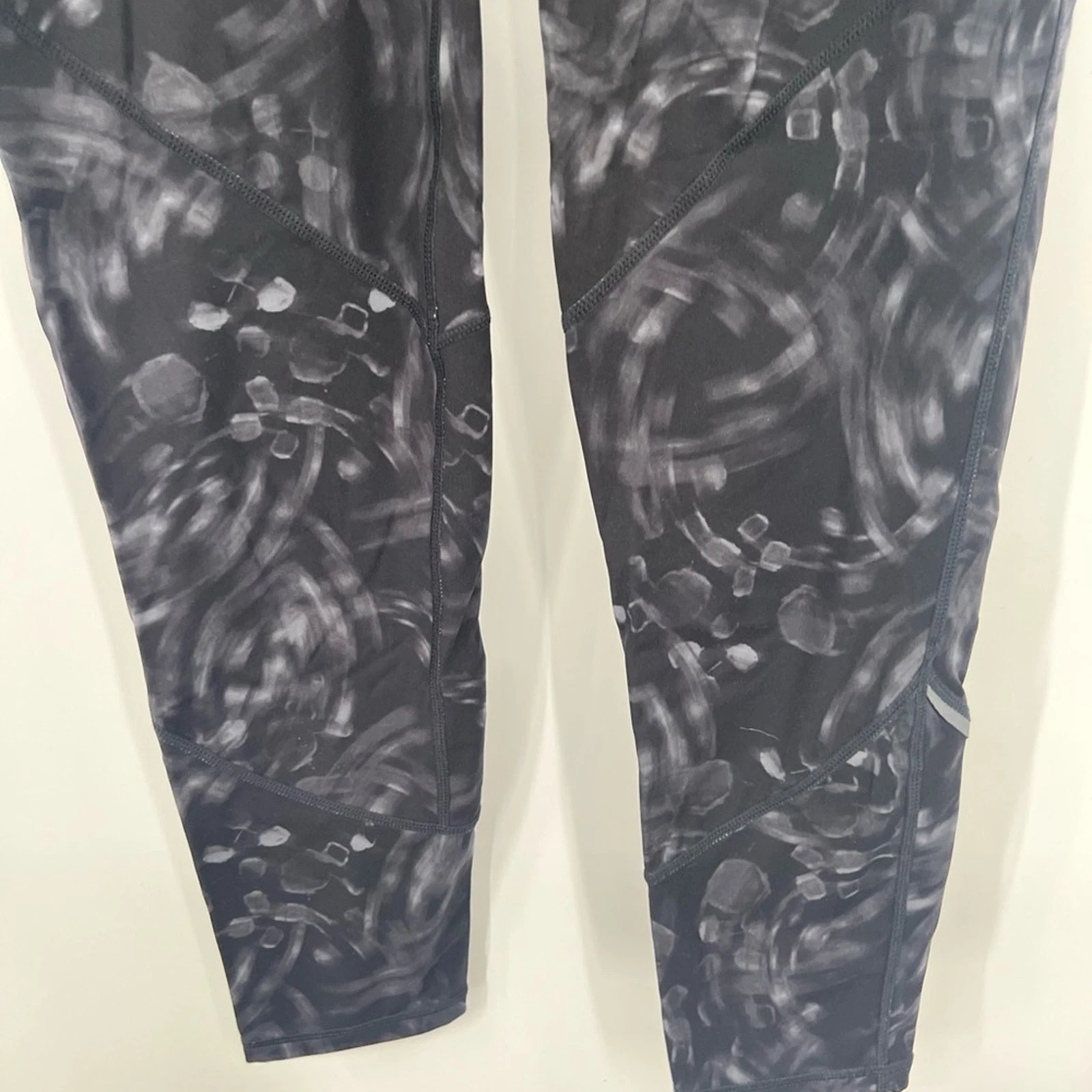 sweaty-betty printed cropped leggings