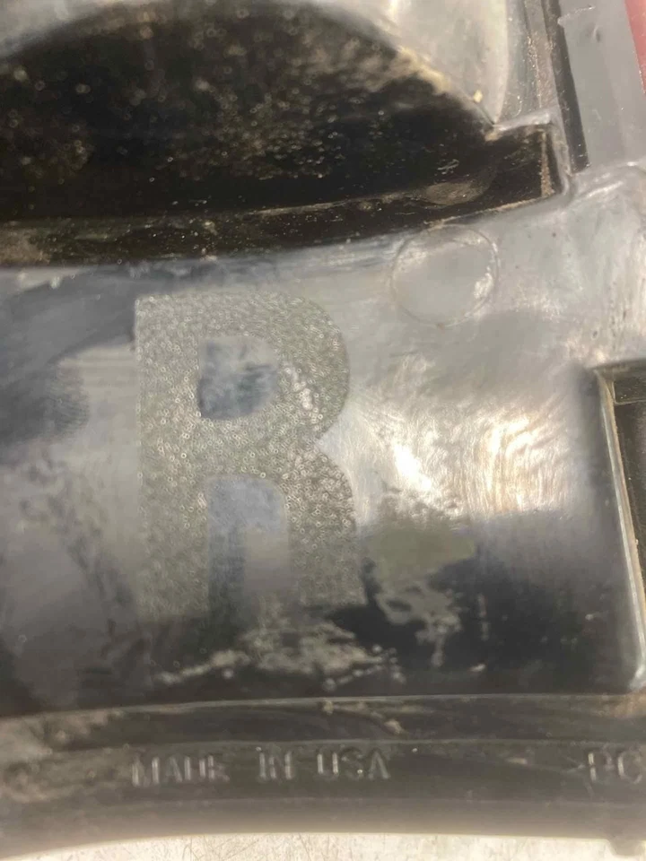 Conjunto de luz trasera derecha usado se adapta a: camioneta Gmc Sierra 2500 2001 Fleetside derecha Foto 2 de 4