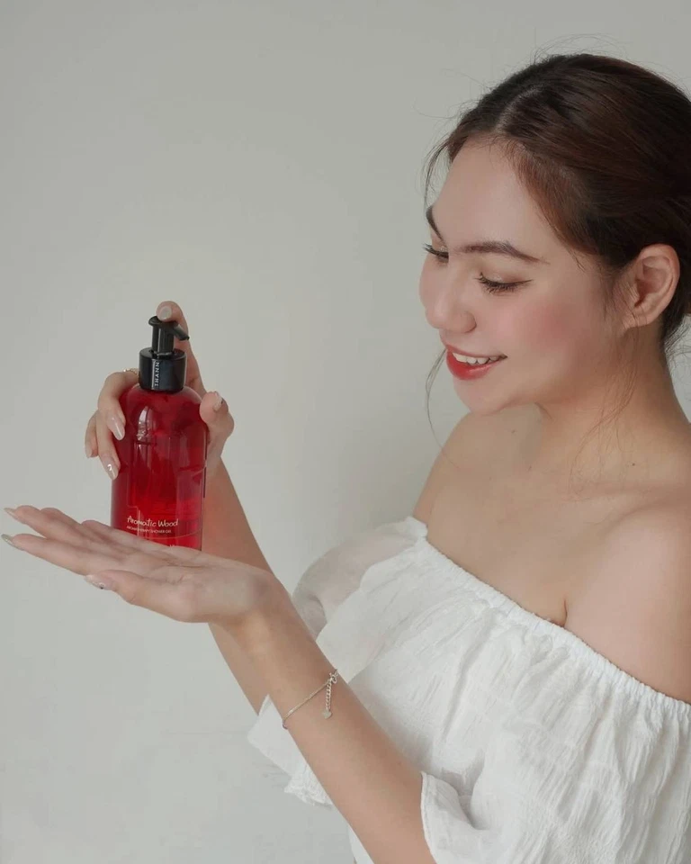 THANN Aromatic Wood Aromatherapy Shower Gel Body Wash 320 ml - Image 3 of 4