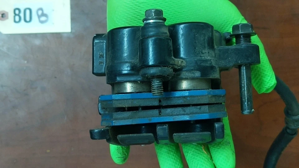 1983-1985 Honda CB650SC Front Right Brake Caliper Original OEM 45200-ME1-671 - Image 3 of 4