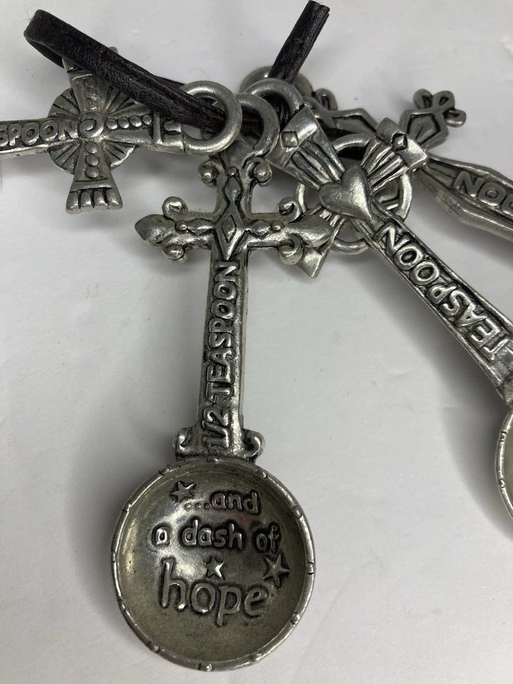 Juego completo de 4 cucharas medidoras de fe, amor, esperanza y alegría con asas cruzadas Foto 3 de 4