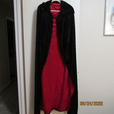 Crushed velvet Vampire/ renaissance Halloween cape Black  red EUC   