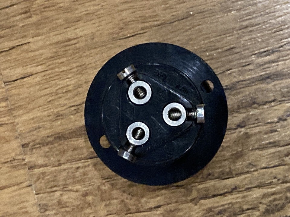 Bulgin P.73 Plug and Socket British made Quality Products + FREE