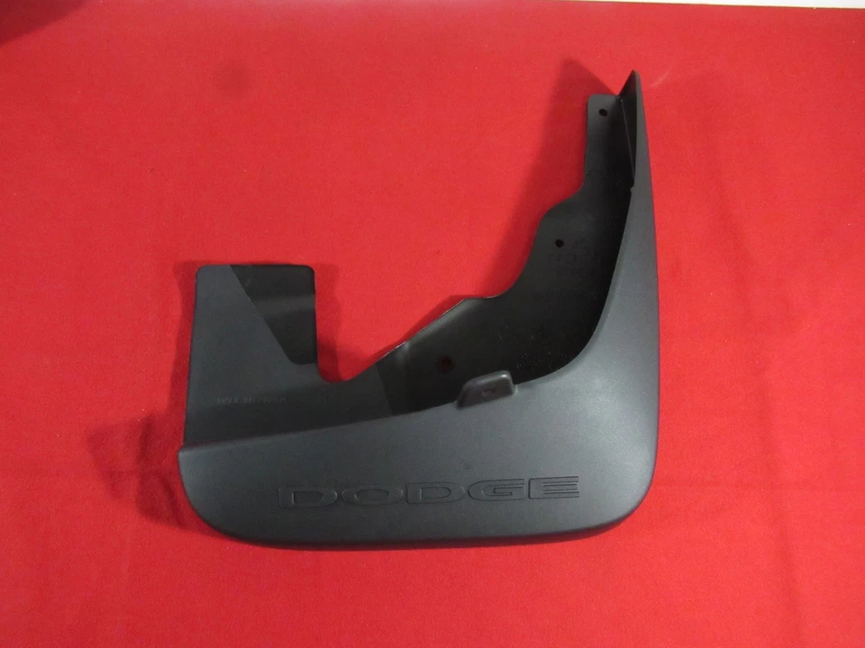 Protetores contra respingos moldados frontais DODGE TRAVEL NOVO FABRICANTE DE EQUIPAMENTO ORIGINAL MOPAR - Imagem 2 de 4