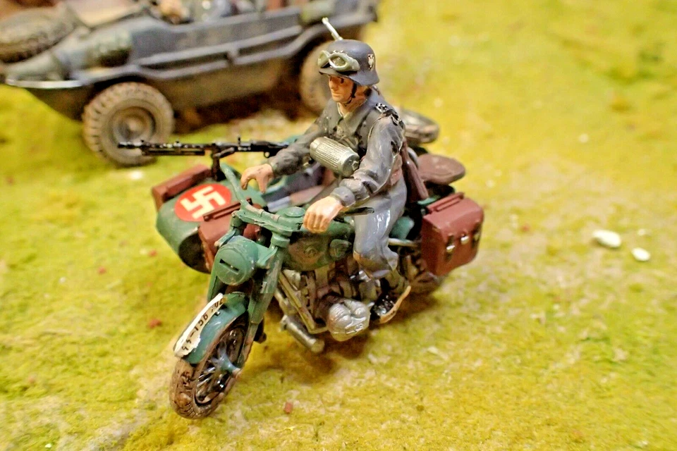 Built Painted Tamiya 1/35 German Panther tank schw wagen lot - Image 3 of 4