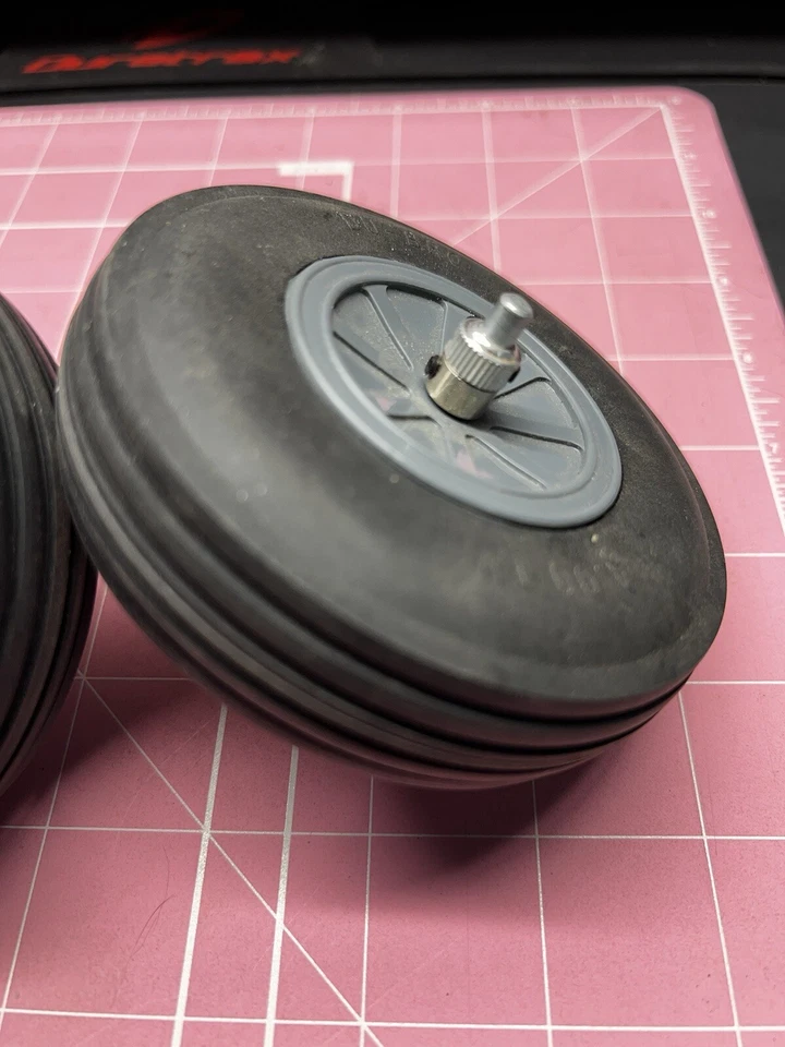Du-Bro Big Threaded Wheels 4.00 T.V (pair) - Image 2 of 4