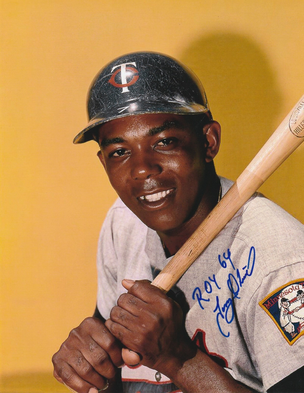 TONY OLIVA MINNESOTA TWINS ROY 64 ACTION SIGNED 8x10 