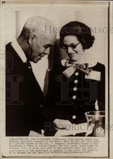 1973 Press Photo Lady Bird Johnson awards Roy Wilkins at a dinner in Austin, TX