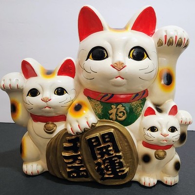 Vintage Japan Maneki-Neko Three Welcoming Lucky Cats Ceramic Tokoname Figurine