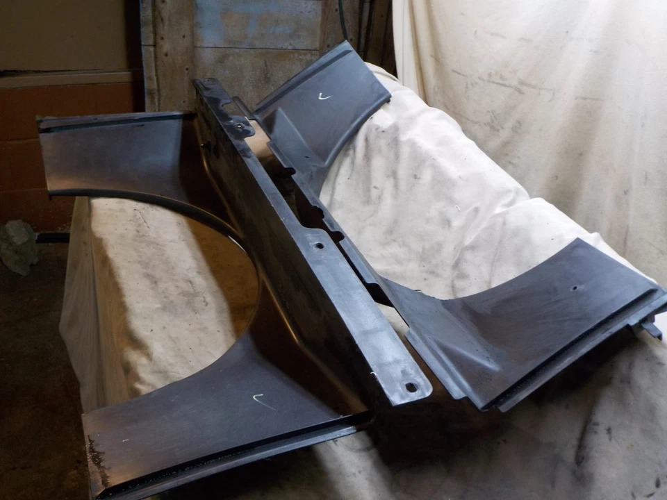 01-04 Chevy Silverado 2500 HD 6.6 LB7 diesel upper lower radiator fan shroud — 第 2/4 张图片