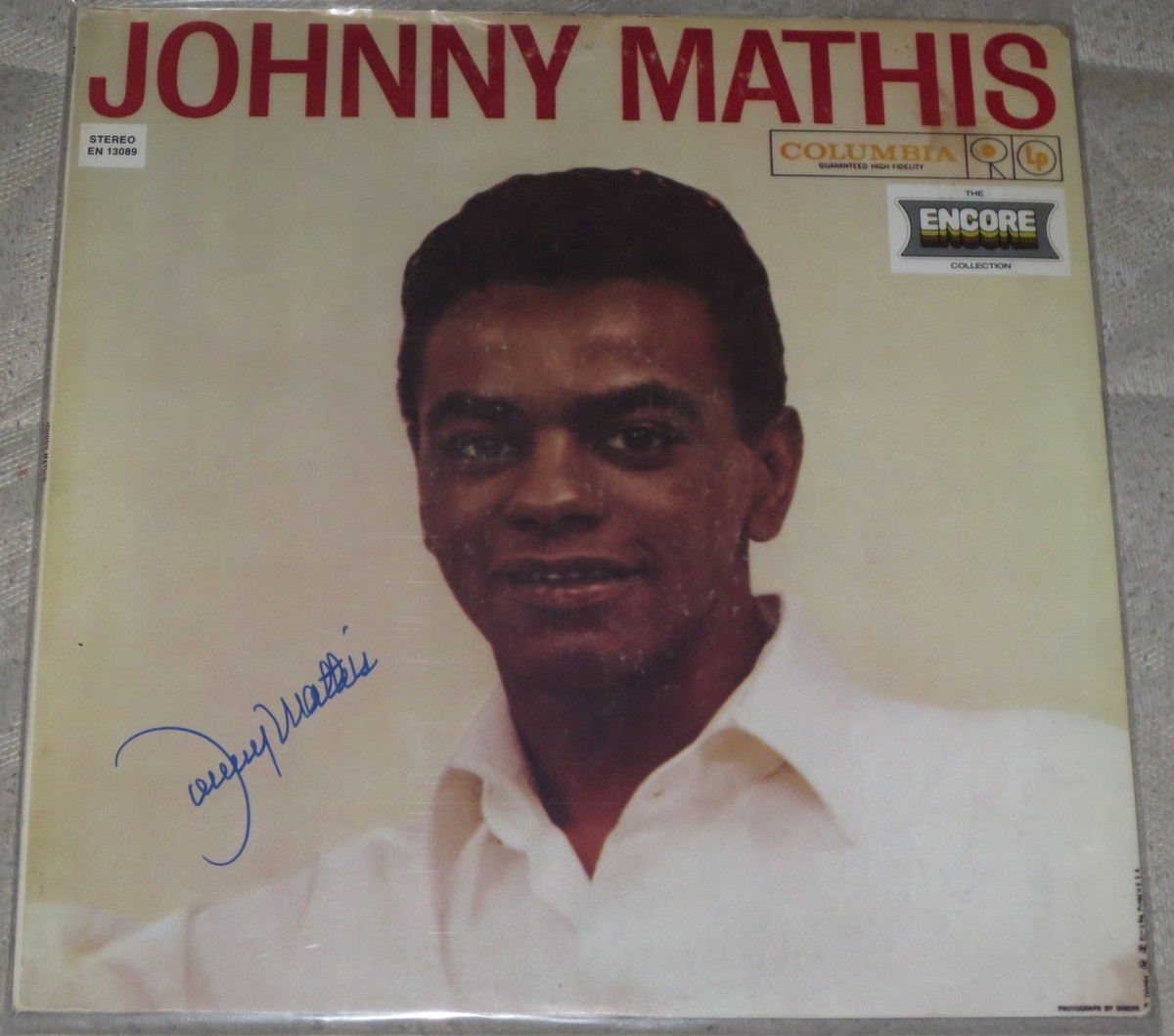 Johnny Mathis signed Greatest Hits album, vinyl COA exact proof autographed STAR Johnny Mathis signed Greatest Hits album, vinyl COA exact proof autographed STAR