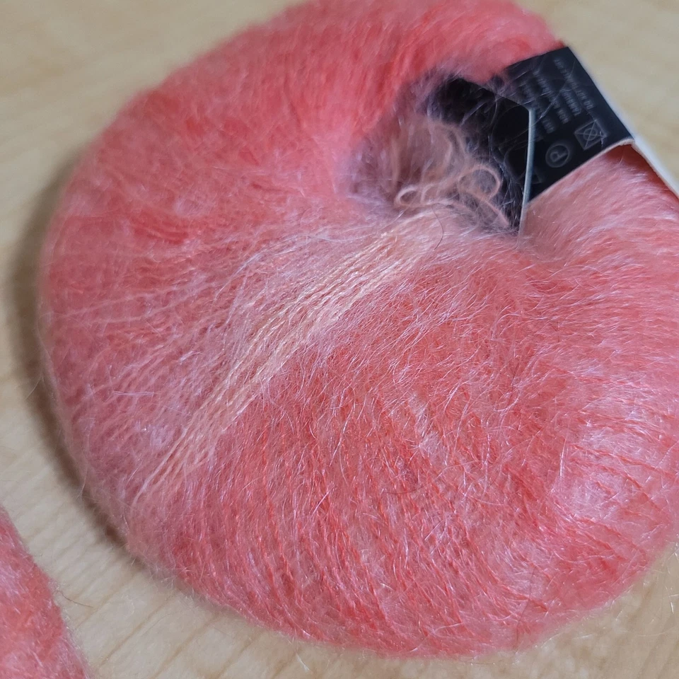 Feza Kid Mohair Color 201 Yarn Made in Italy Lot of 10 2750 yards Total - Image 3 of 4