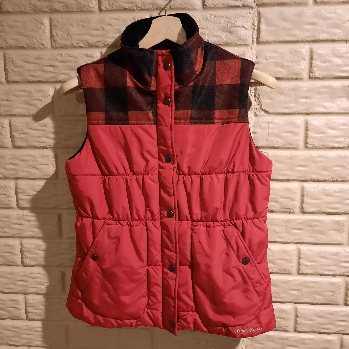 Eddie Bauer Vest Womens Medium Red Black Buffalo Plaid Quilted Puffer Hiking