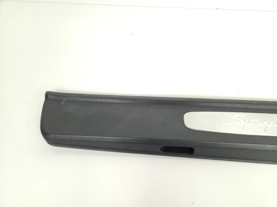 Porsche 718 Cayman Spyder 2020-2025 umbral de la puerta delantera derecha moldura de desgaste OEM  Foto 3 de 4