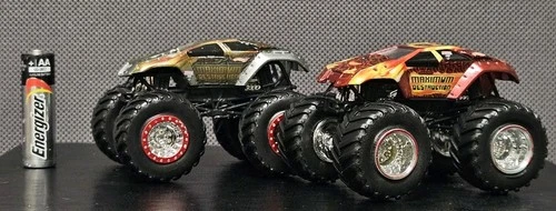 2 Vintage Monster Jam Hot Wheels Maximum Destruction Monster Truck Diecast 1:64