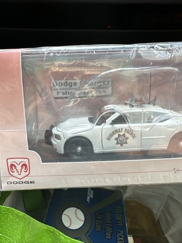 1/43 FIRST RESPONSE CHP CALIFORNIA HIGHWAY PATROL CHARGER NEW 2009 - Picture 2 of 7