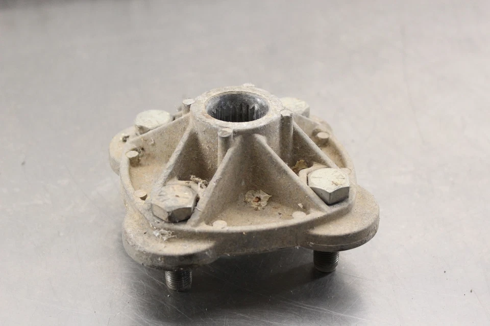 1997 Polaris Xpress 400L 2x4 REAR BACK WHEEL RIGHT HUB O909 - Image 2 of 4