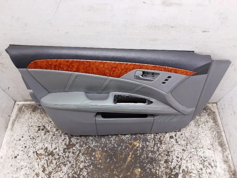 Toyota Avalon 2005 montaje del panel de la puerta delantera del lado del conductor  Foto 2 de 4