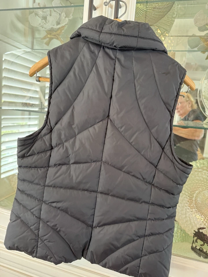 Kenneth Cole Reaction Womens Black Down Puffer Vest Zipper Front Pockets Sz M - Image 4 of 4