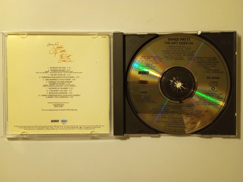 2 CD lot Sandi Patti Sandy Patty Christmas O Holy Night (New) / Gift Goes On Foto 4 de 4