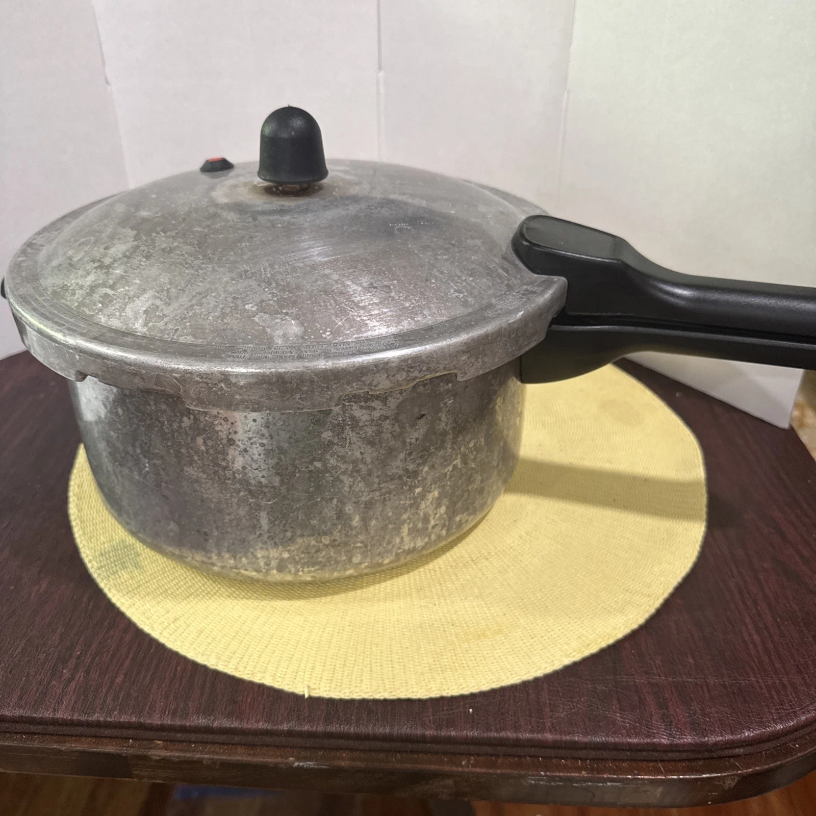 Rochedo 6 qt (5.7L) pressure cooker Good Seal. Good Deal