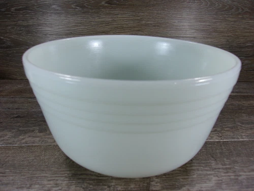 Vintage Pyrex Medium-Large Mixing Bowl Milk Glass Top Rim 8.5" Across Ribbed